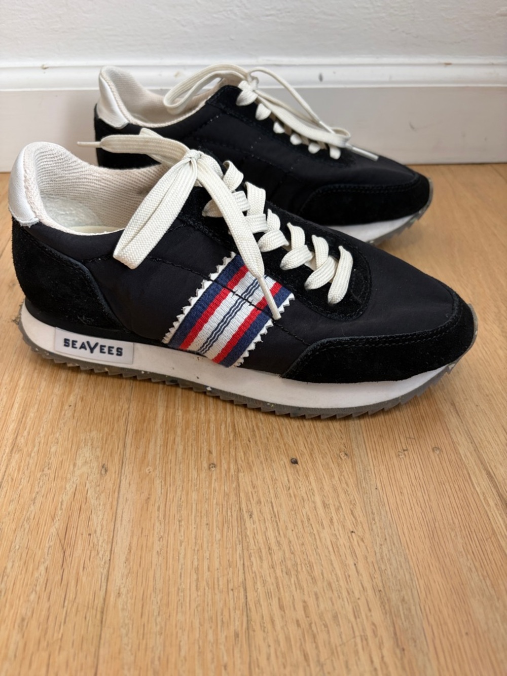 SeaVees royal runner shoes black size 5 womens